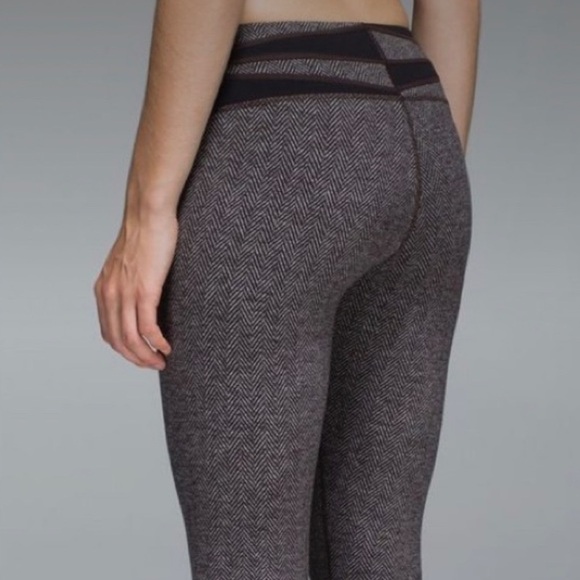 Lululemon Black Gray Chevron Wunder Under Leggings Size 10 - Picture 3 of 9